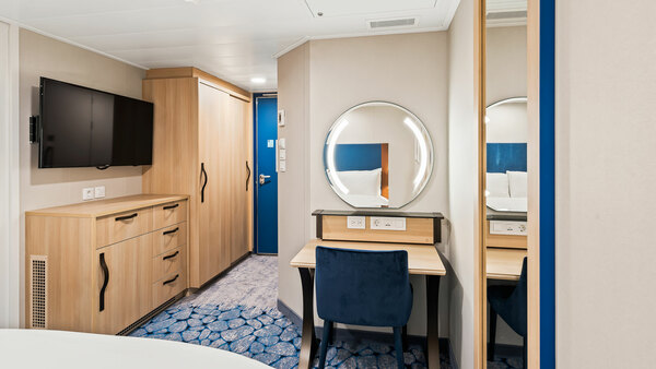 RCI Wonder of the Seas Connecting Interior 1.jpeg